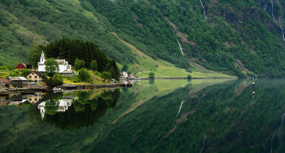 N&aelig;r&oslash;y Fjord