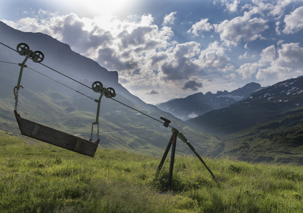 Schächental Heu Transport Bahn im Schächental, im Hintergrund der Klausenpass