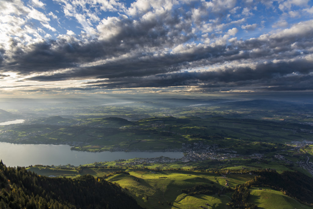 Westwind über dem Mittelland Das Mittelland bei Westwind kurz vor Sonnenuntergang von der Rigi aus