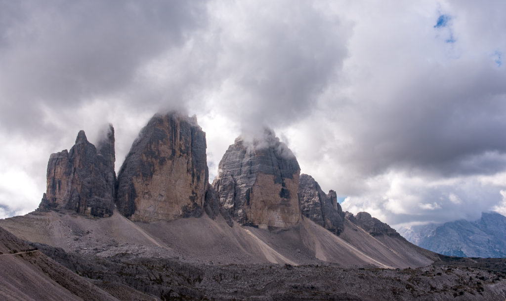 gewaltig und &uuml;berw&auml;ltigend, das Panorama der Drei Zinnen von der Drei-Zinnen-H&uuml;tte aus