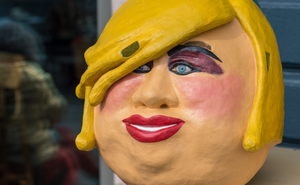 Luzerner Fasnacht, Maske, Kopf einer f&uuml;lligen, blonden Lady