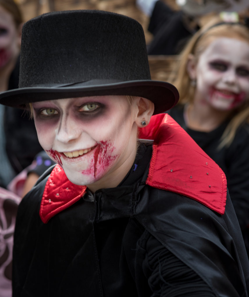Luzerner Fasnacht, Junge als Vampir verkleidet