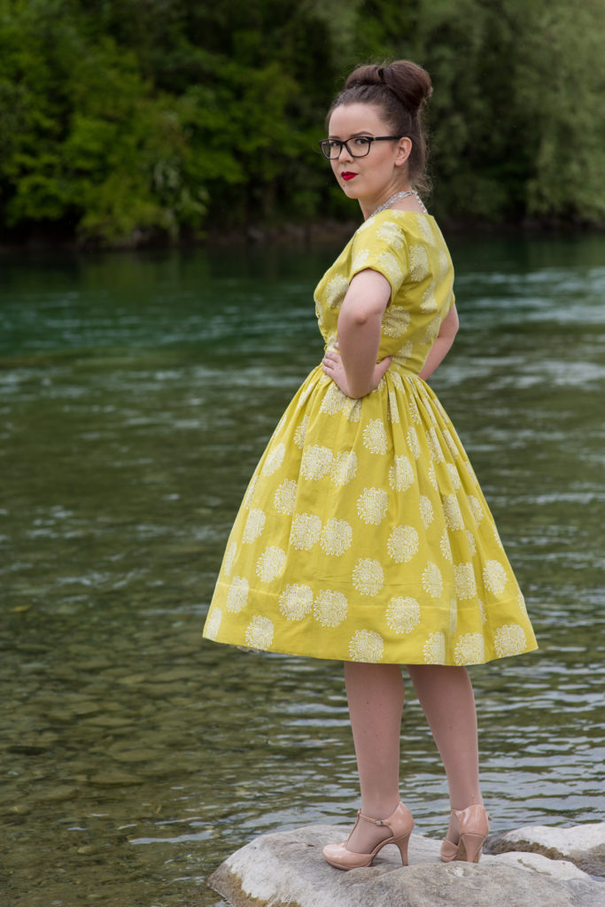 gr&uuml;nes Sommerkleid aus den 60er Jahren, Shooting, Model, Available Light, Outdoor-Fotografie