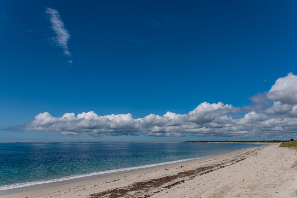 Breizh, Bretagne, Strand von Kerler mit Gewitterwolken &uuml;ber dem Meer