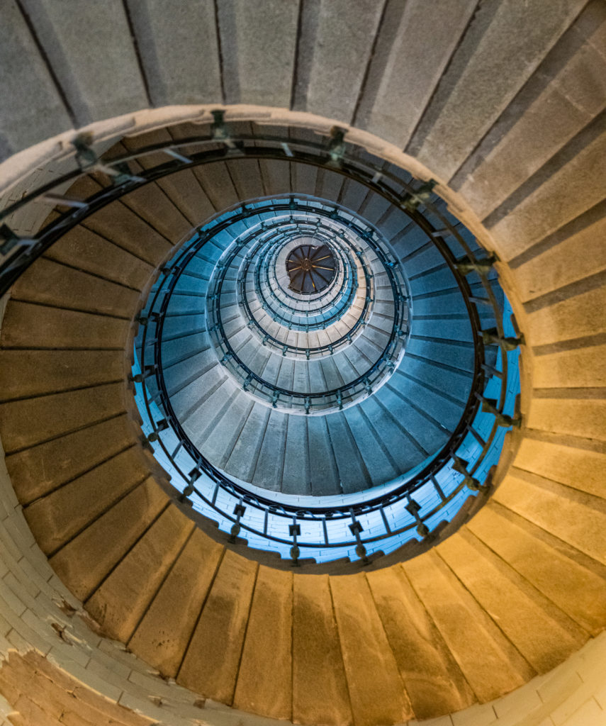 Breizh, Bretagne, Wendeltreppe im Innern des Phare Eckm&uuml;hl