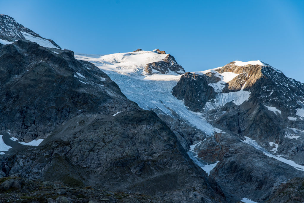 Gletscher, Berggipfel im ersten Sonnenlicht am Morgen