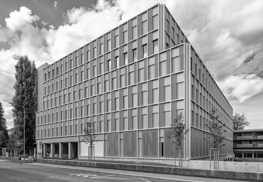 Gebäude in Schwarz Weiss, Seitenansicht, Zwei Punkt Perspektive