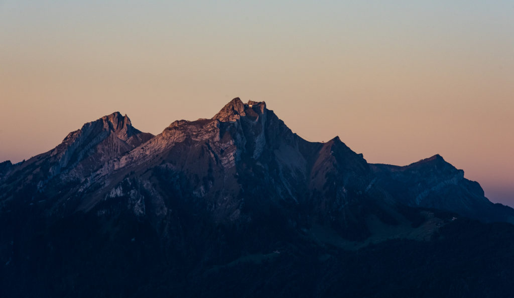 Berggipfel des Pilatus im ersten Morgenlicht