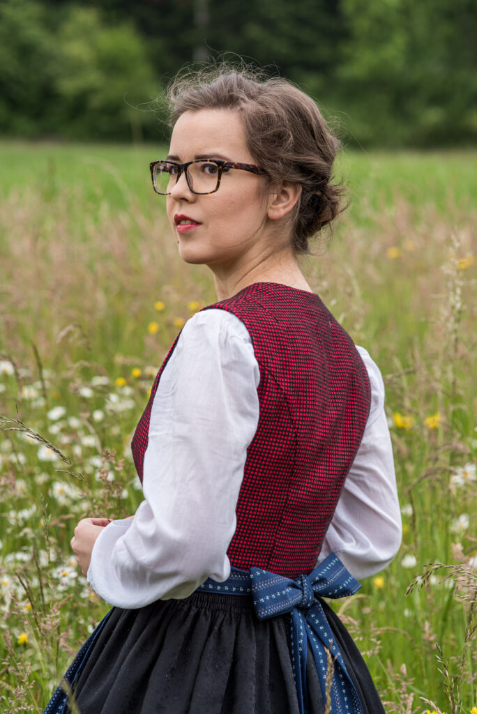 Fotoshooting available light, model, Mode, Dirndl, Landschaft, Sommer