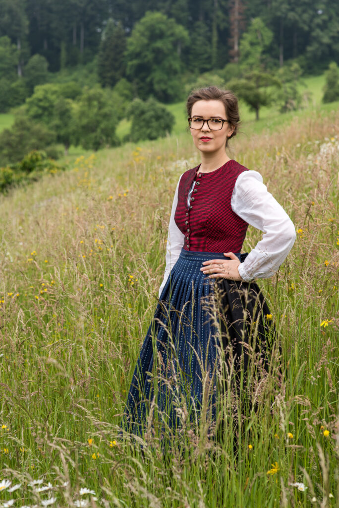 Fotoshooting available light, model, Mode, Dirndl, Landschaft, Sommer
