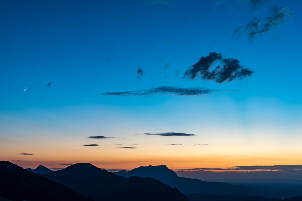 Gute Nacht Abendstimmung in der blauen Stunde über dem Pilatus